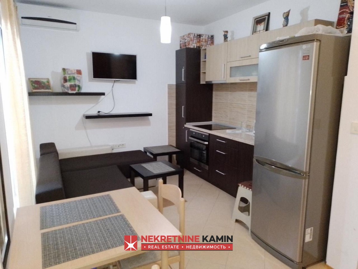 Jednosoban stan 32m2 u blizini Garden Cafe-a, Budva